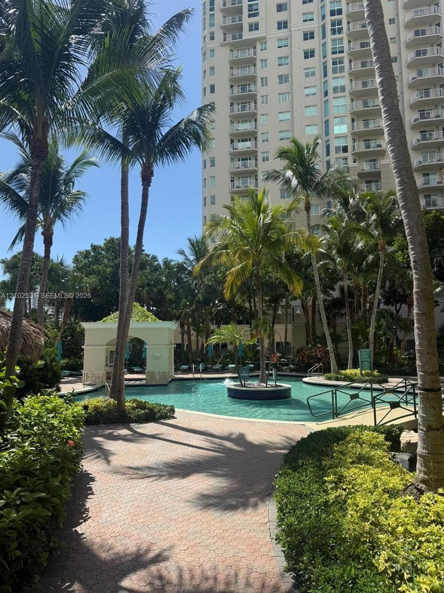 TURNBERRY ON THE GREEN CO · #308 in Aventura - Photo 4