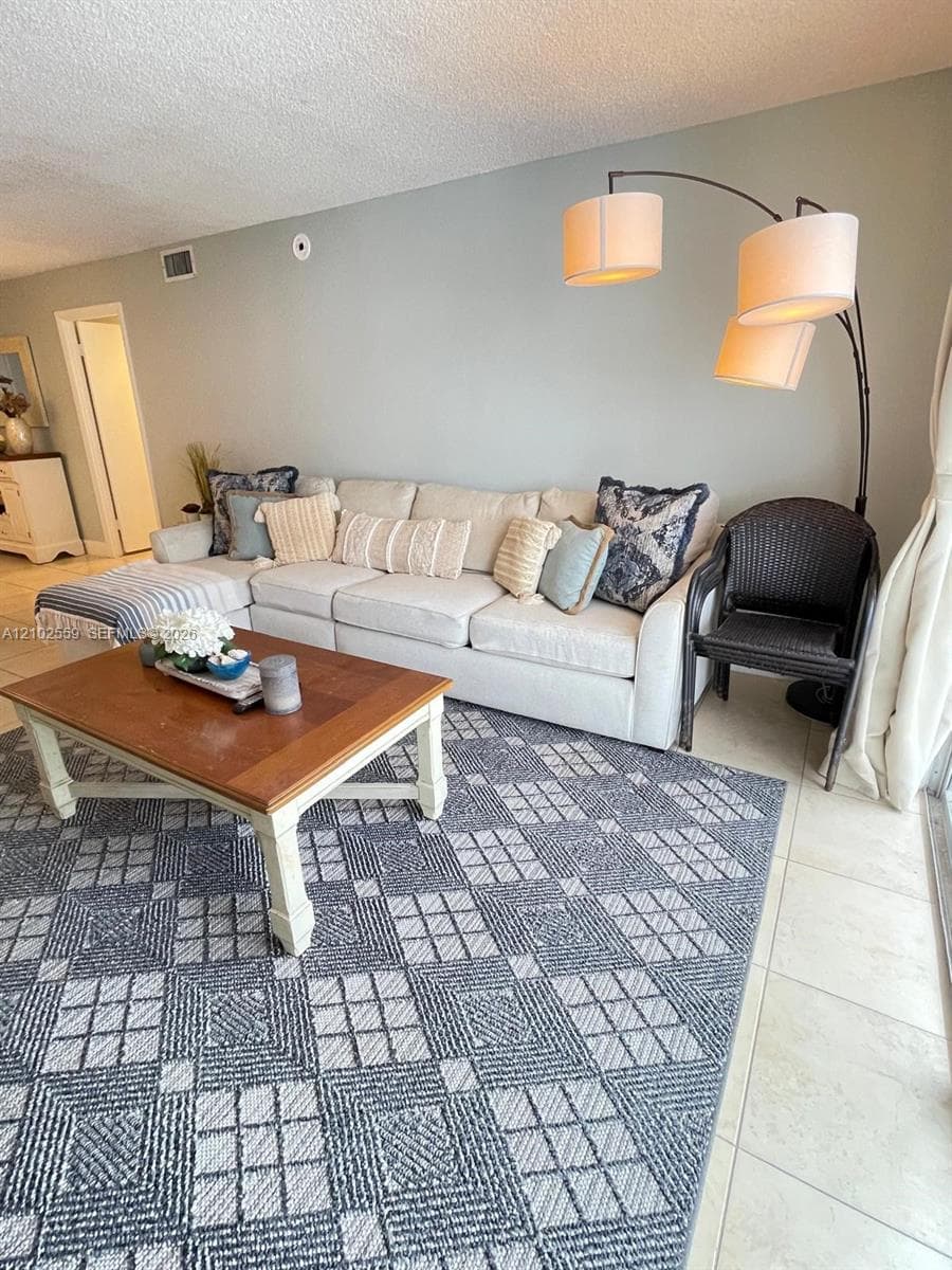 Maison Grande · #1006 in Miami Beach - Photo 4
