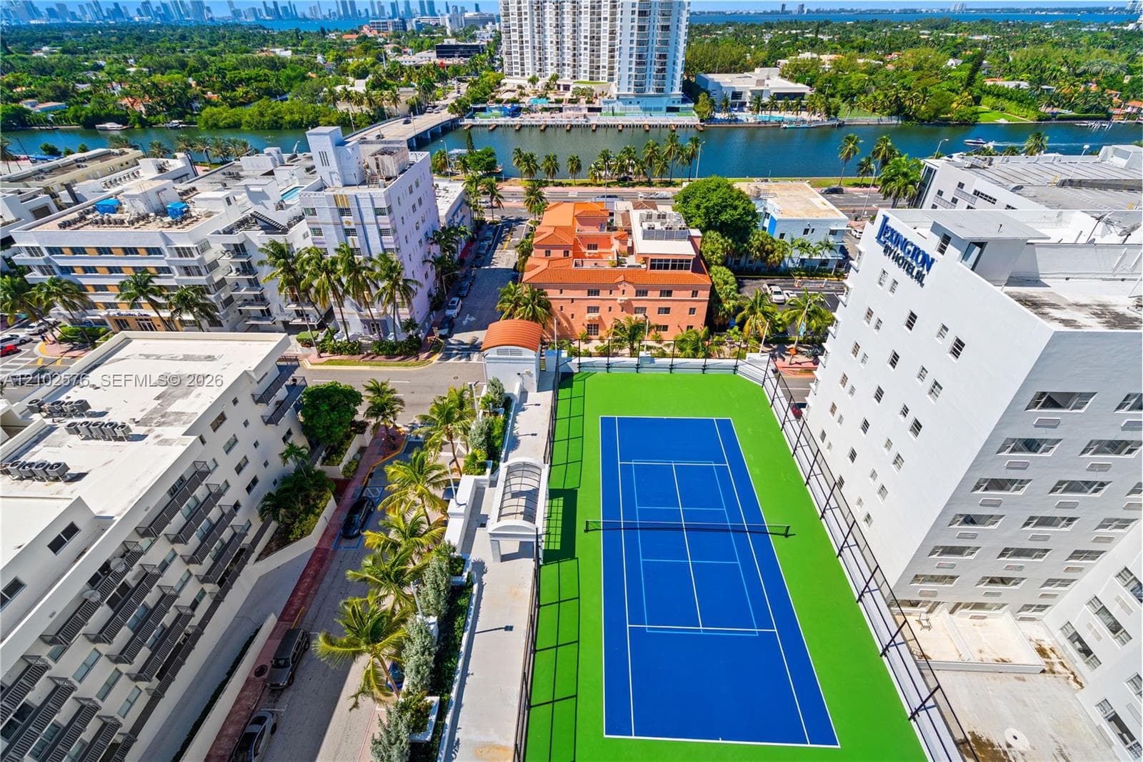 Tennis/pickleball courts