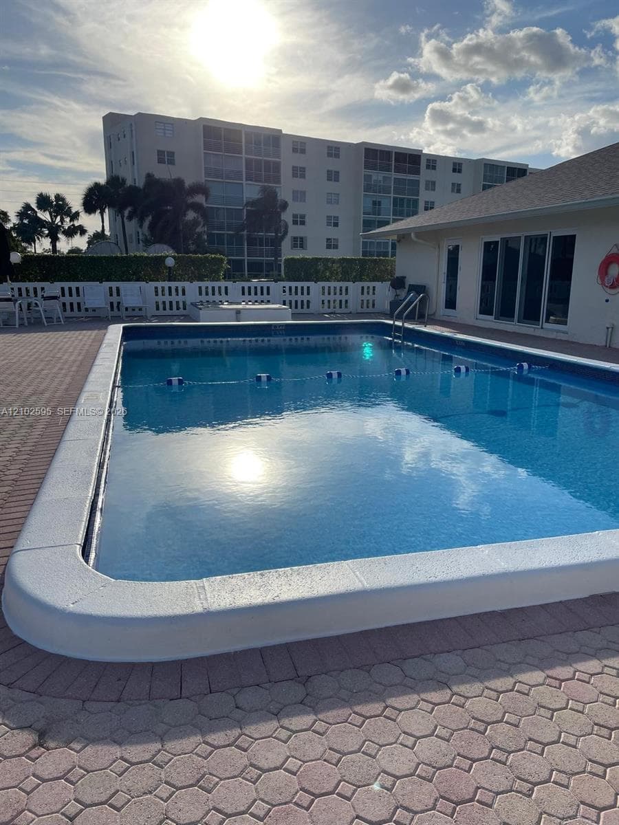MEADOWBROOK LAKES VIEW CO · #201 in Dania Beach - Photo 44