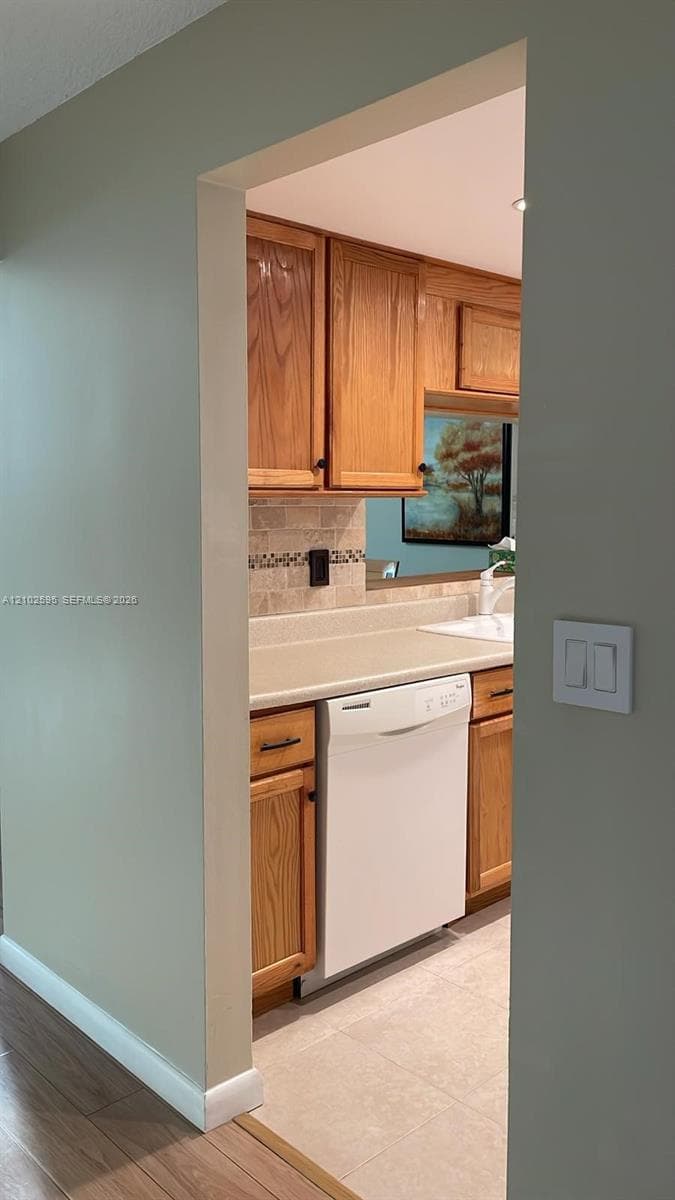 MEADOWBROOK LAKES VIEW CO · #201 in Dania Beach - Photo 8