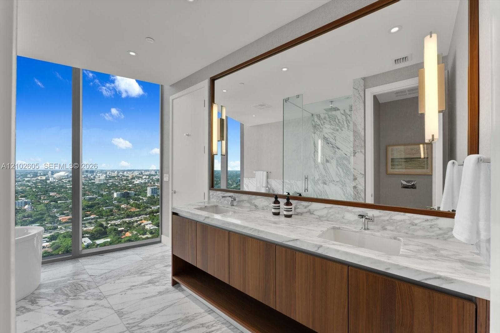 Una Residences · #3704 in Miami - Photo 9
