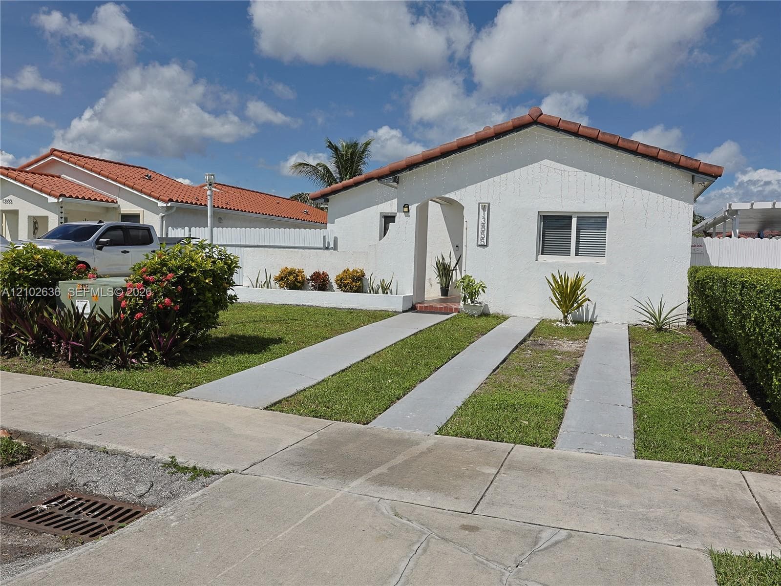 13555 SW 38th Ln photo 2