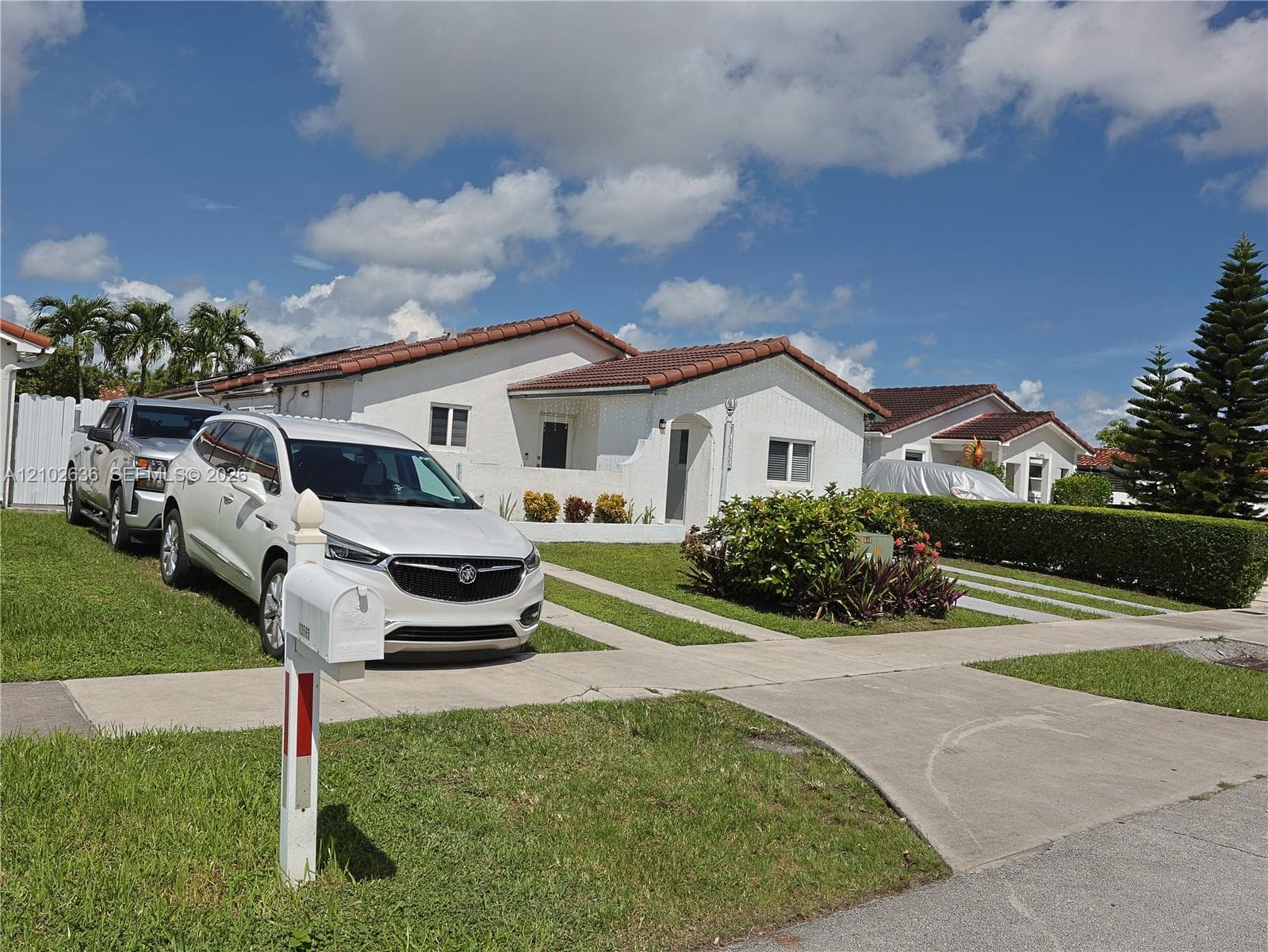 13555 SW 38th Ln photo 3