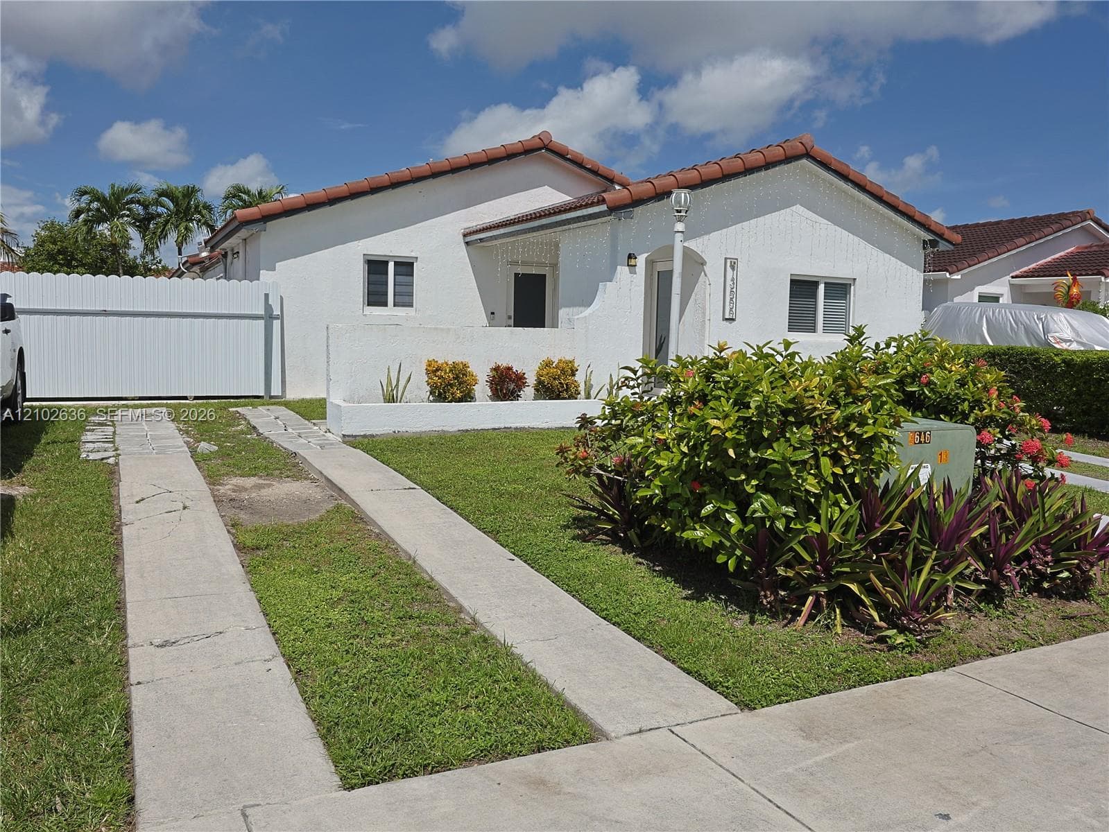 13555 SW 38th Ln photo 1