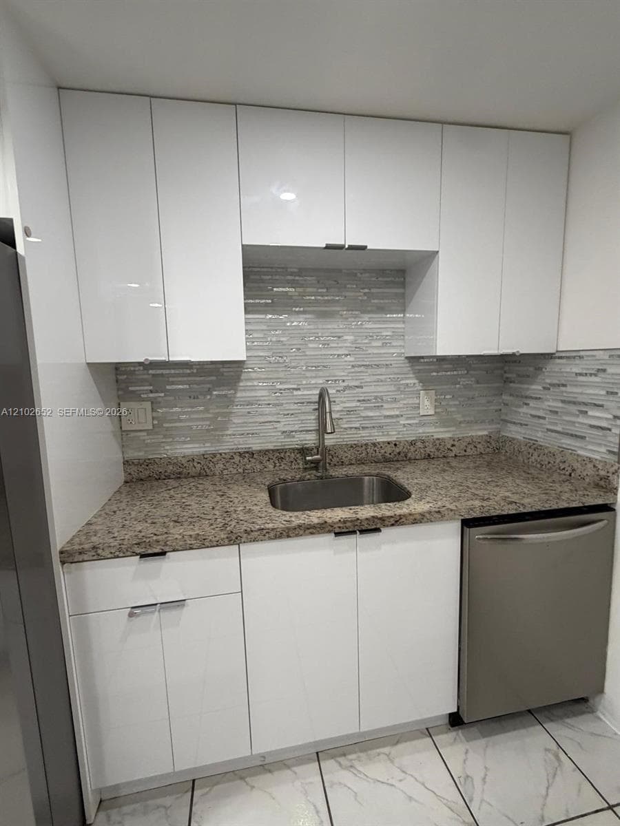 SUTTON HOUSE CONDO · #18 in North Miami - Photo 6