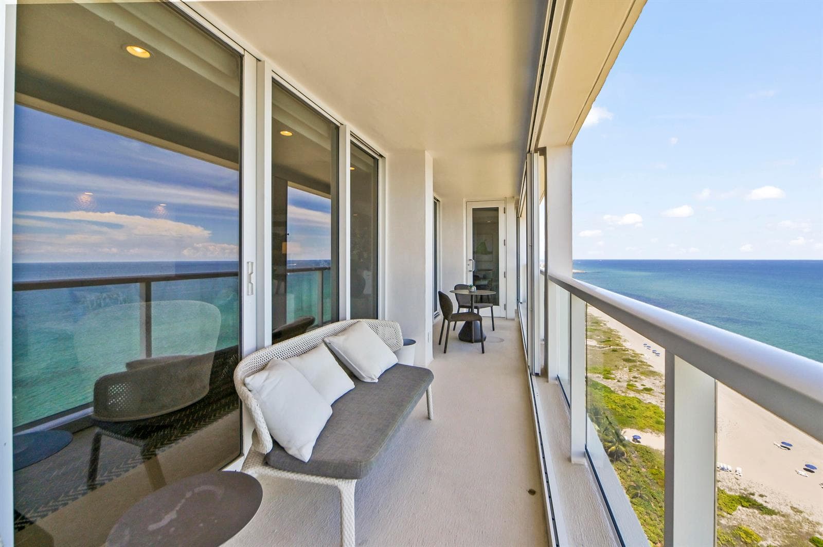 OCEANFRONT Balcony