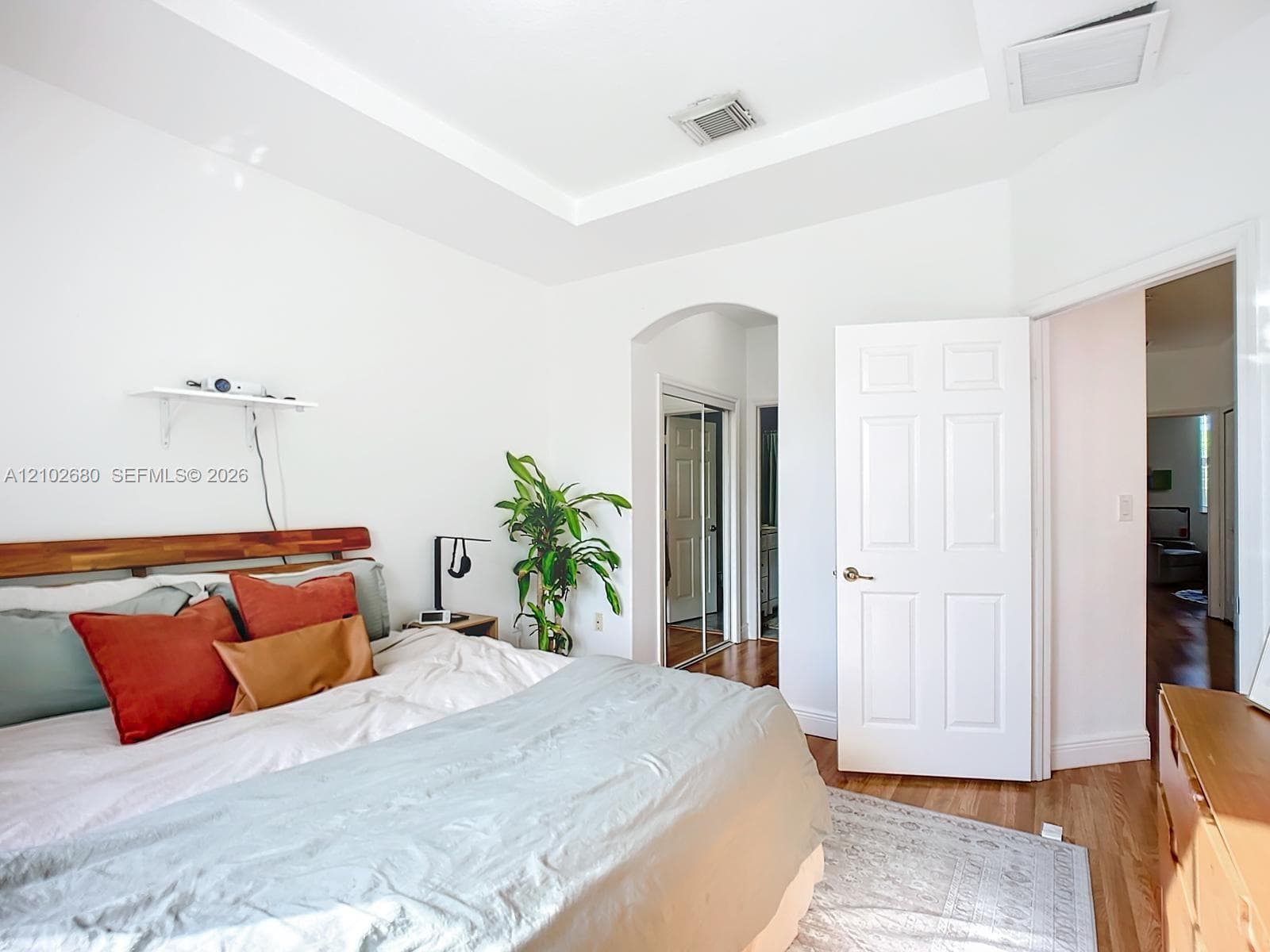 Master Bedroom (Prior to repaint)