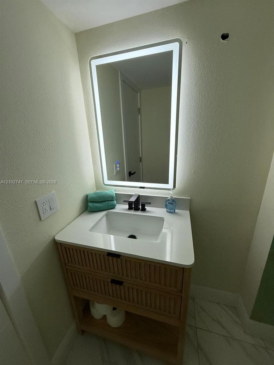 MARBELLA TOWER CONDO · #511 in Sunny Isles Beach - Photo 13