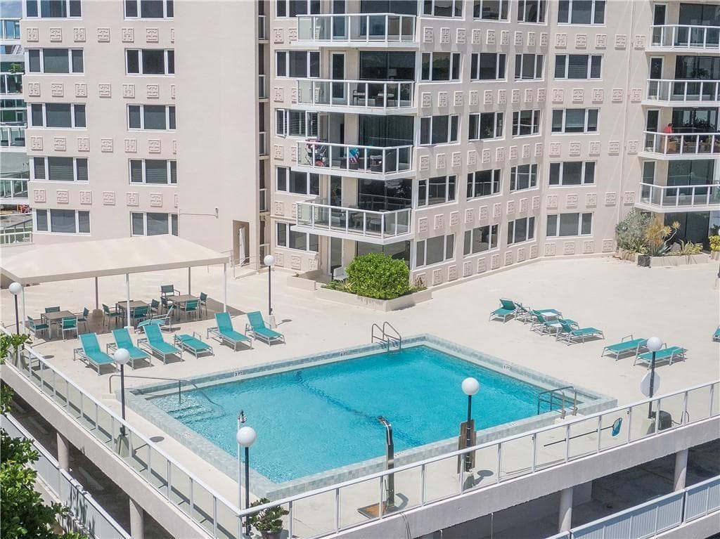 SUNNY POOL