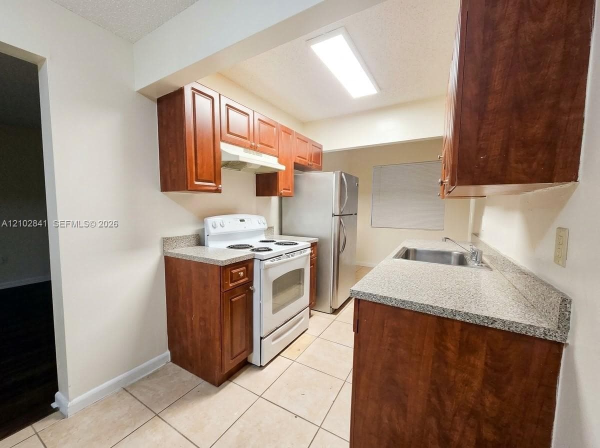 L'SOLEI CONDOMINIUM · #219 in Hallandale Beach - Photo 5