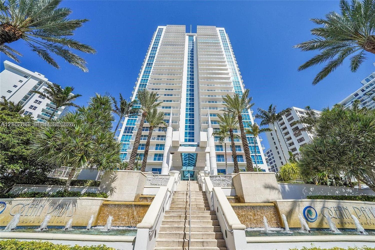 OCEAN PALMS CONDO · #2206 in Hollywood - Photo 2