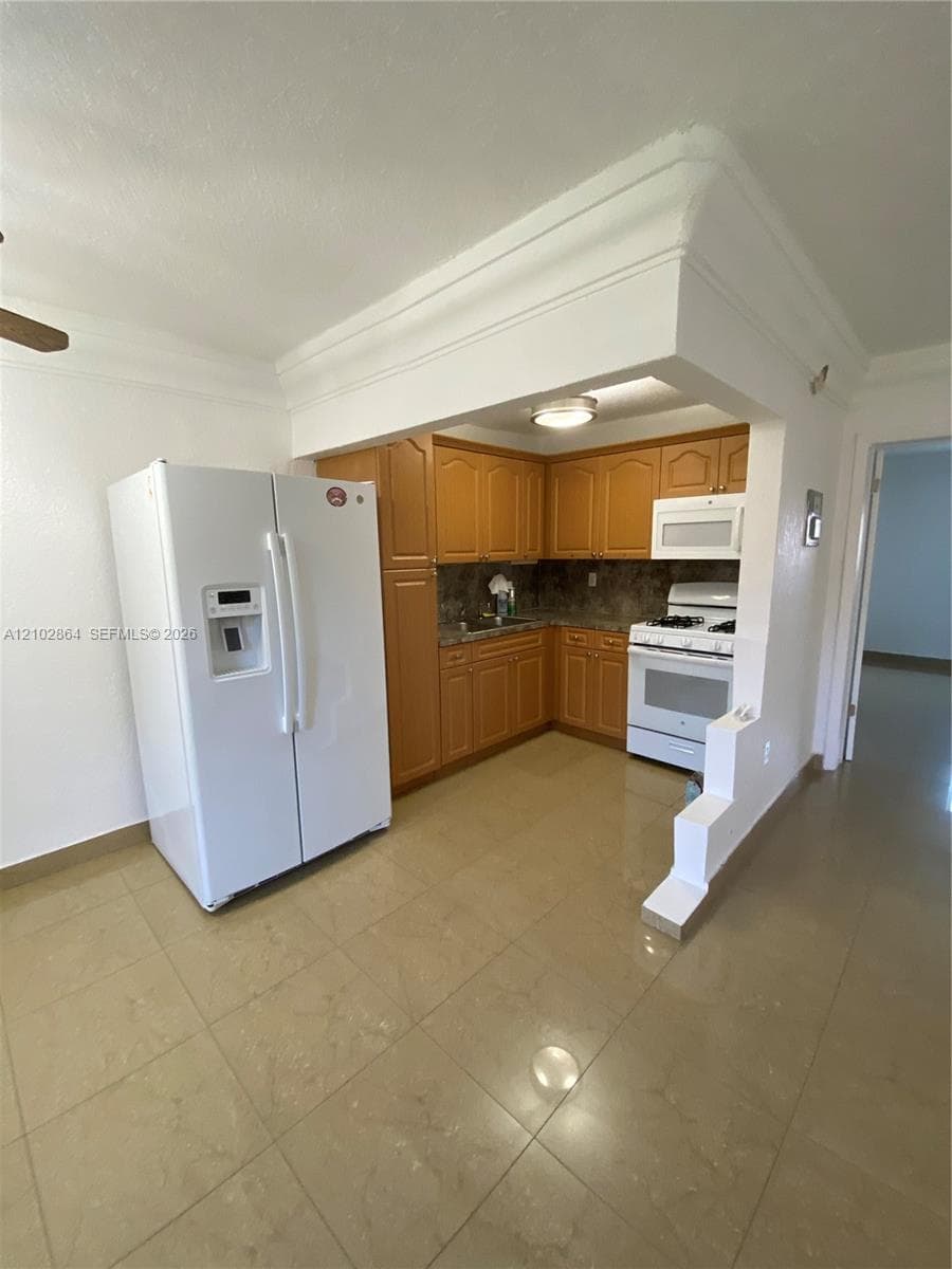 THE KENSINGTON CONDO · #221A in Hialeah - Photo 7