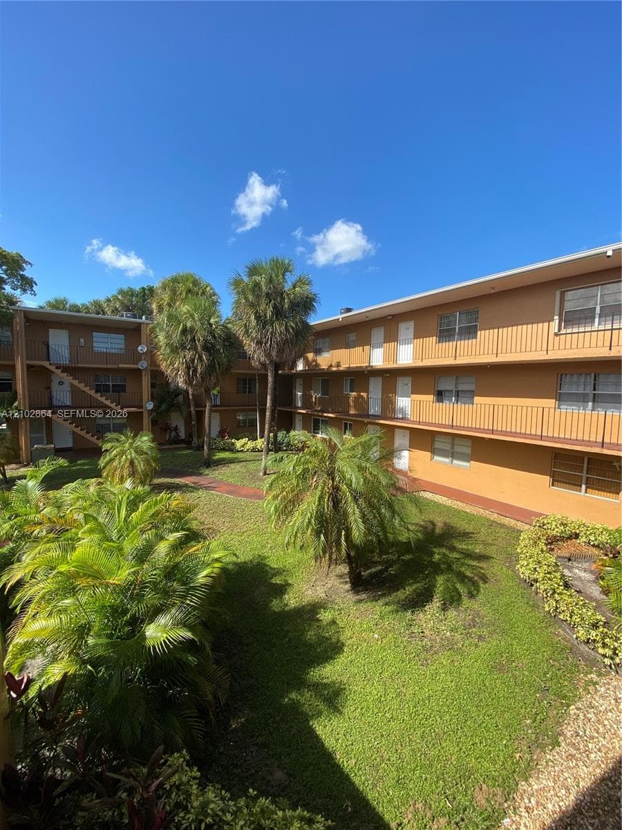 THE KENSINGTON CONDO · #221A in Hialeah - Photo 3