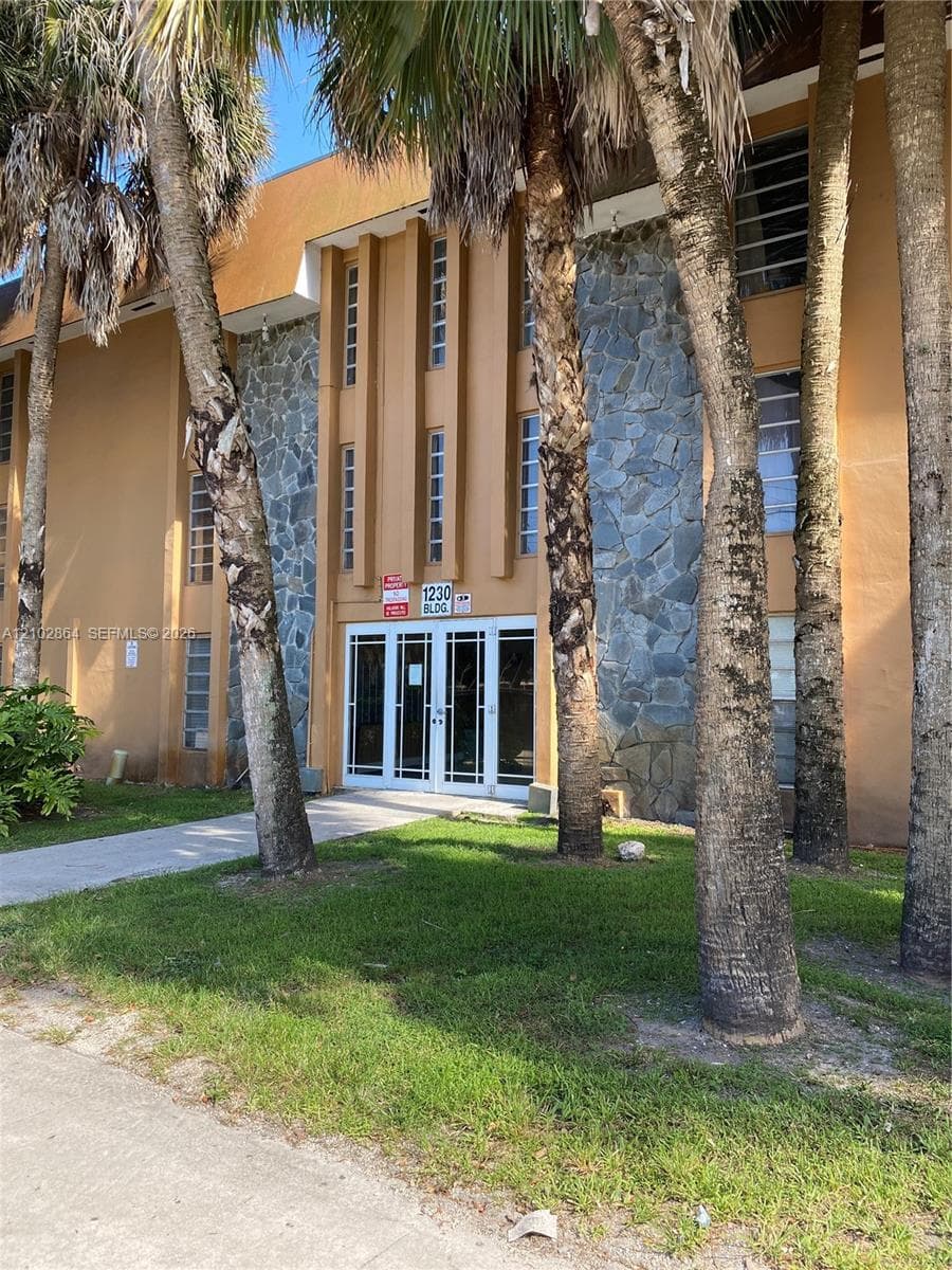 THE KENSINGTON CONDO · #221A in Hialeah - Photo 1