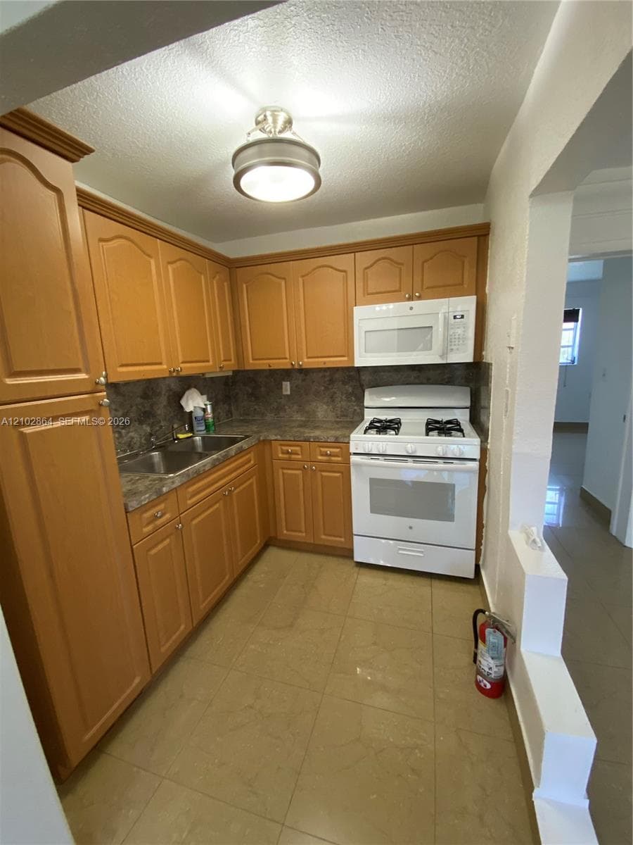 THE KENSINGTON CONDO · #221A in Hialeah - Photo 10