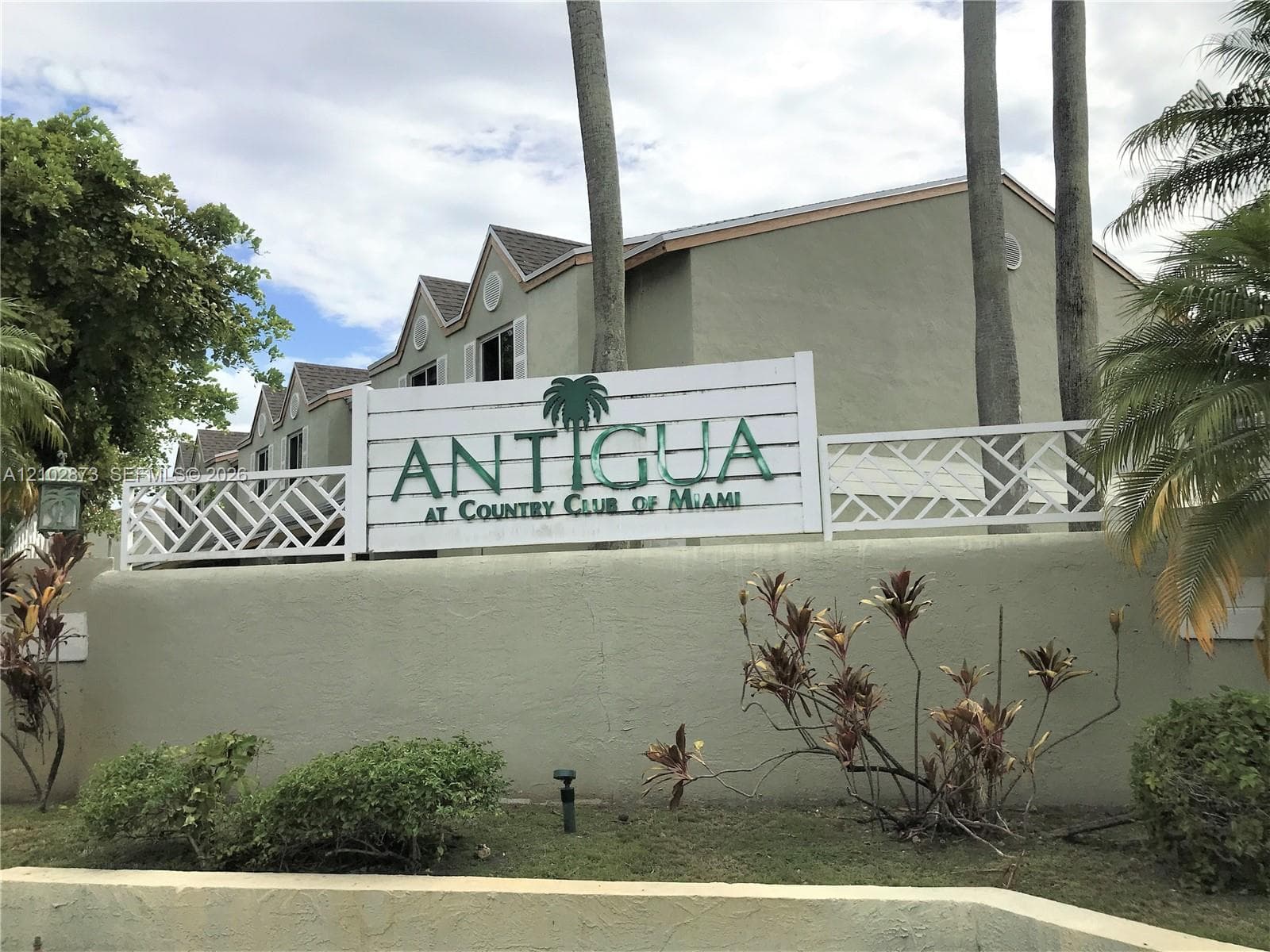 ANTIGUA AT CNTRY CLUBOF M · #M-21 in Hialeah - Photo 1