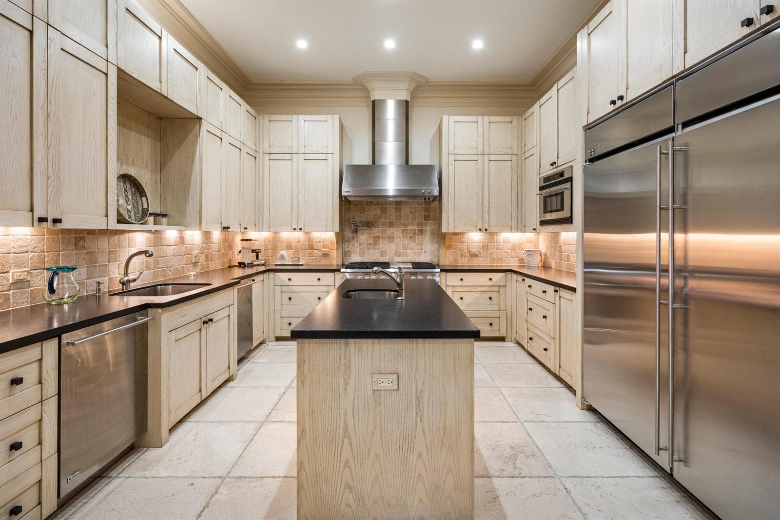 11 - Kitchen