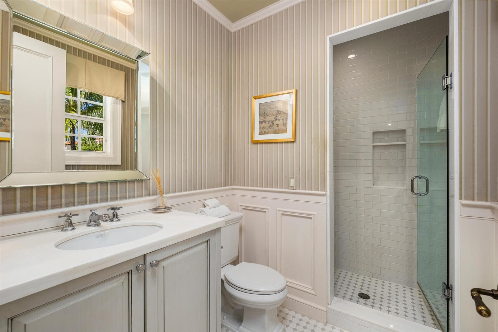 34 - Bedroom Bathroom