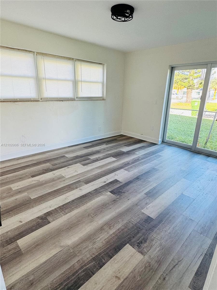 613 6th St #1 photo 2