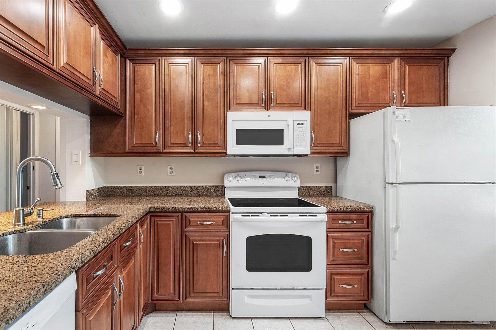 004-12970BriarlakeDrive-204-PalmBeachGar