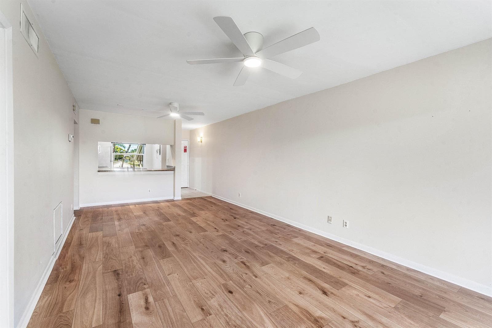 008-12970BriarlakeDrive-204-PalmBeachGar