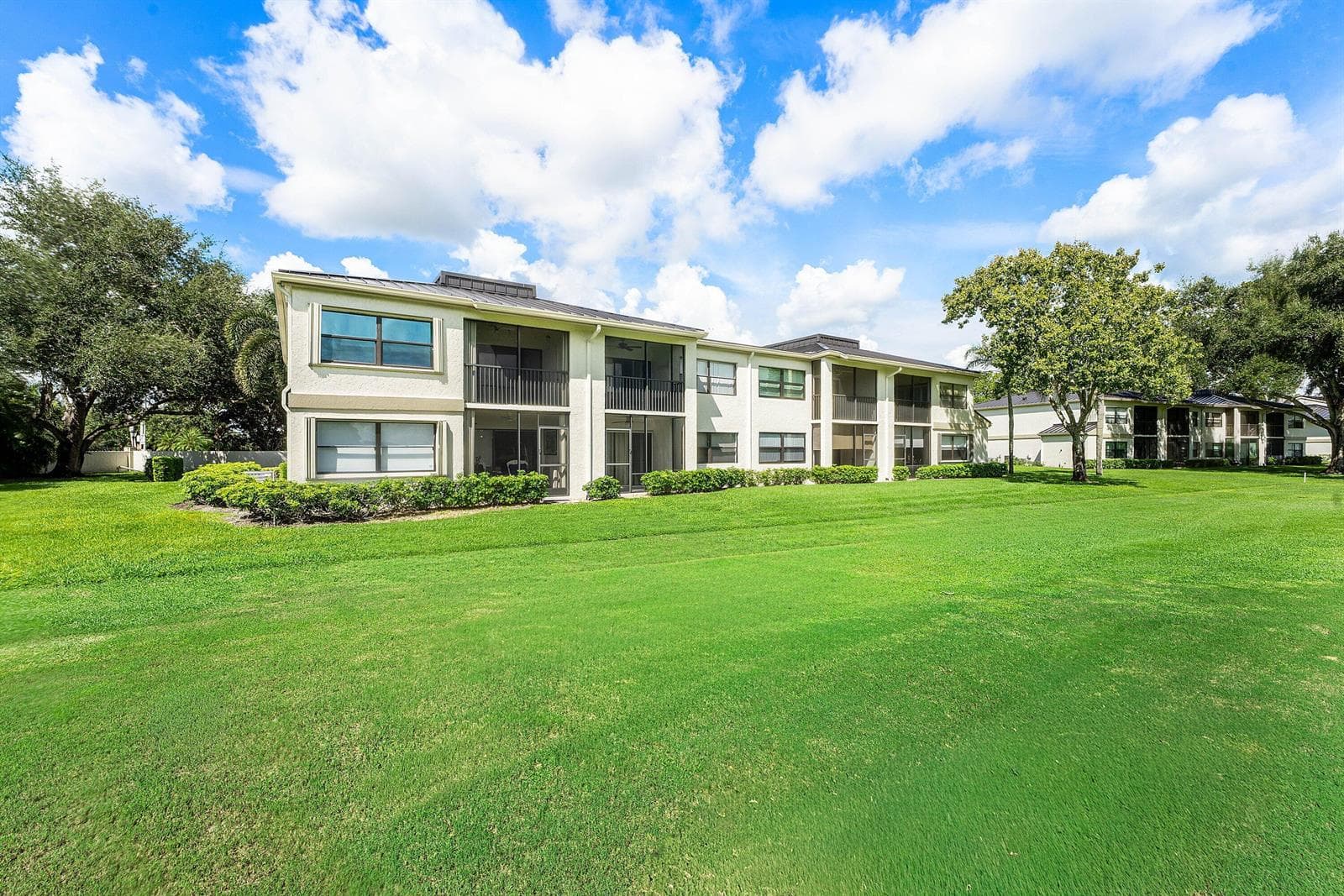 022-12970BriarlakeDrive-204-PalmBeachGar