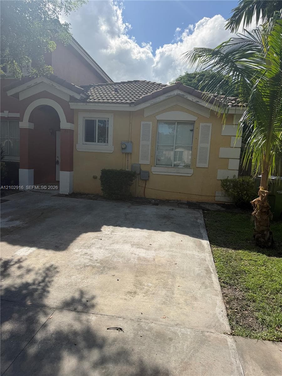 124 SW 16th Ave photo 1