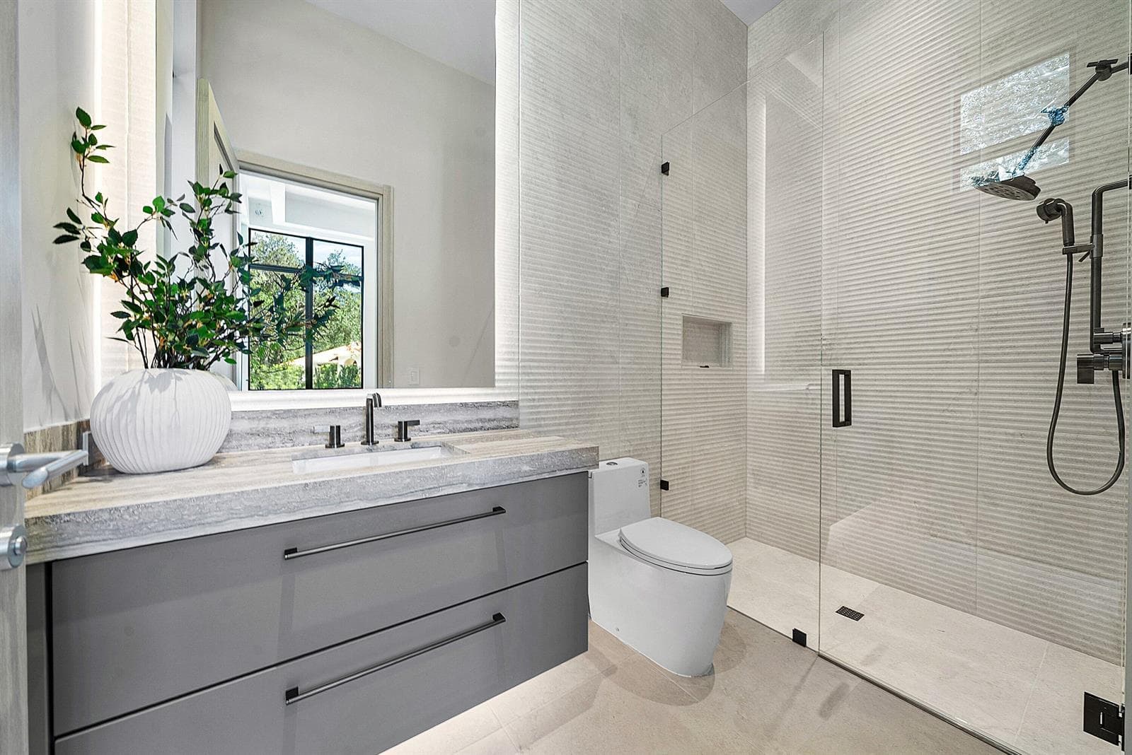 Guest Ensuite 1