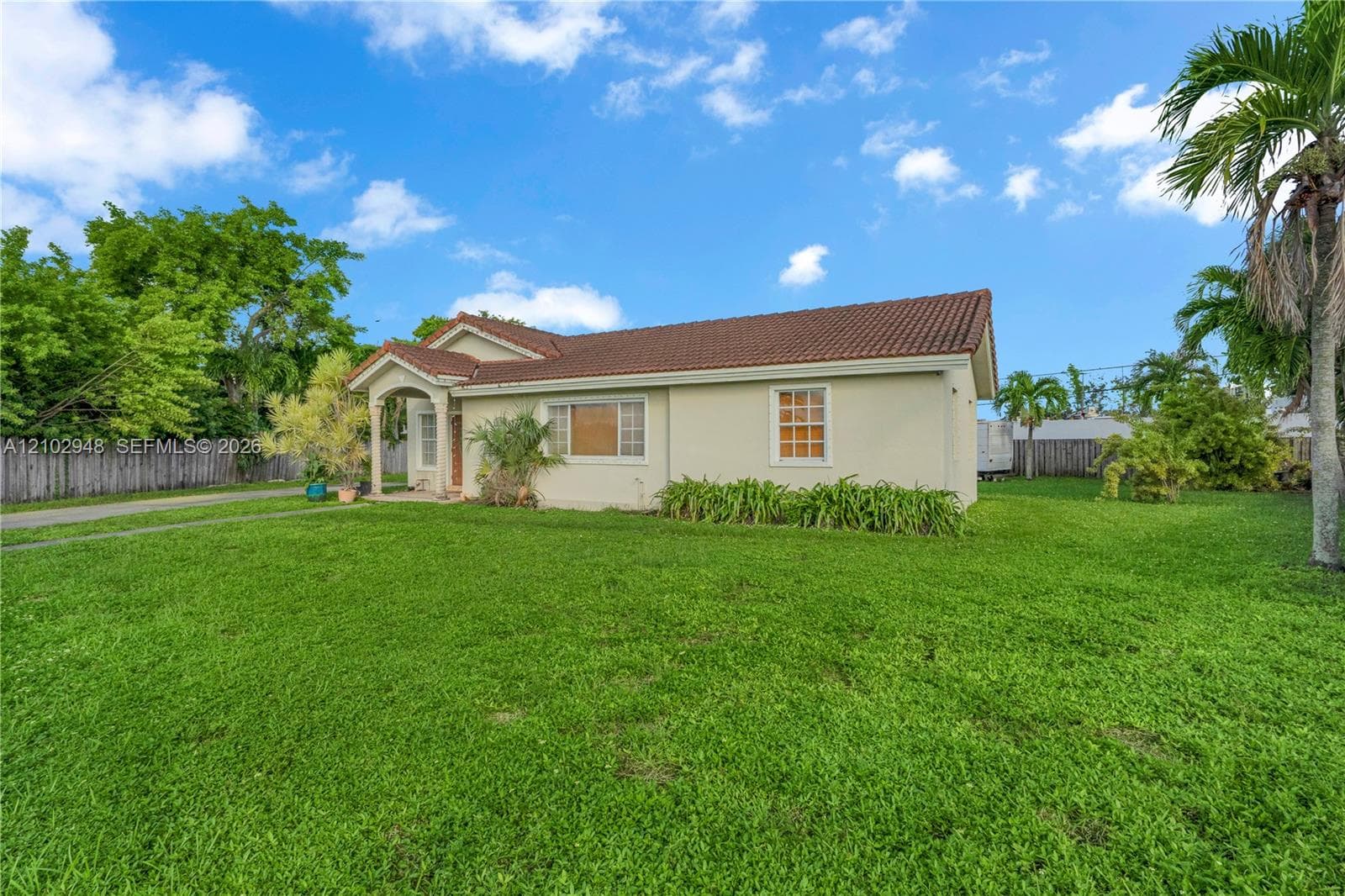 11525 SW 49th Ter photo 2