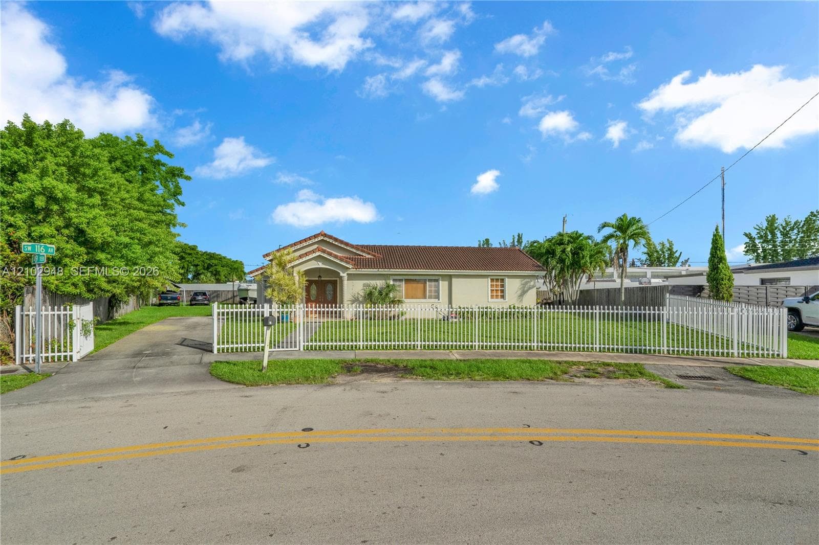 11525 SW 49th Ter photo 3