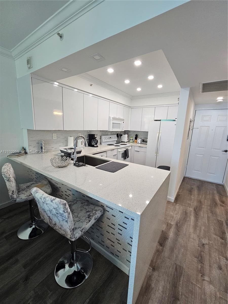 WAVE CONDO · #1619 in Hollywood - Photo 15