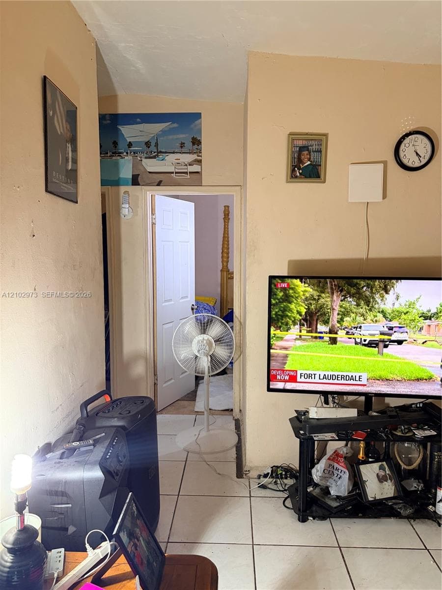 16461 NW 19 ct photo 5