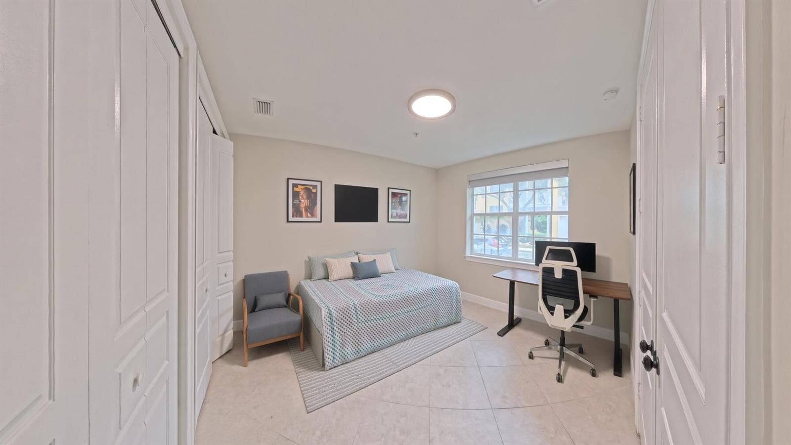 Ground floor bedroom/ office
