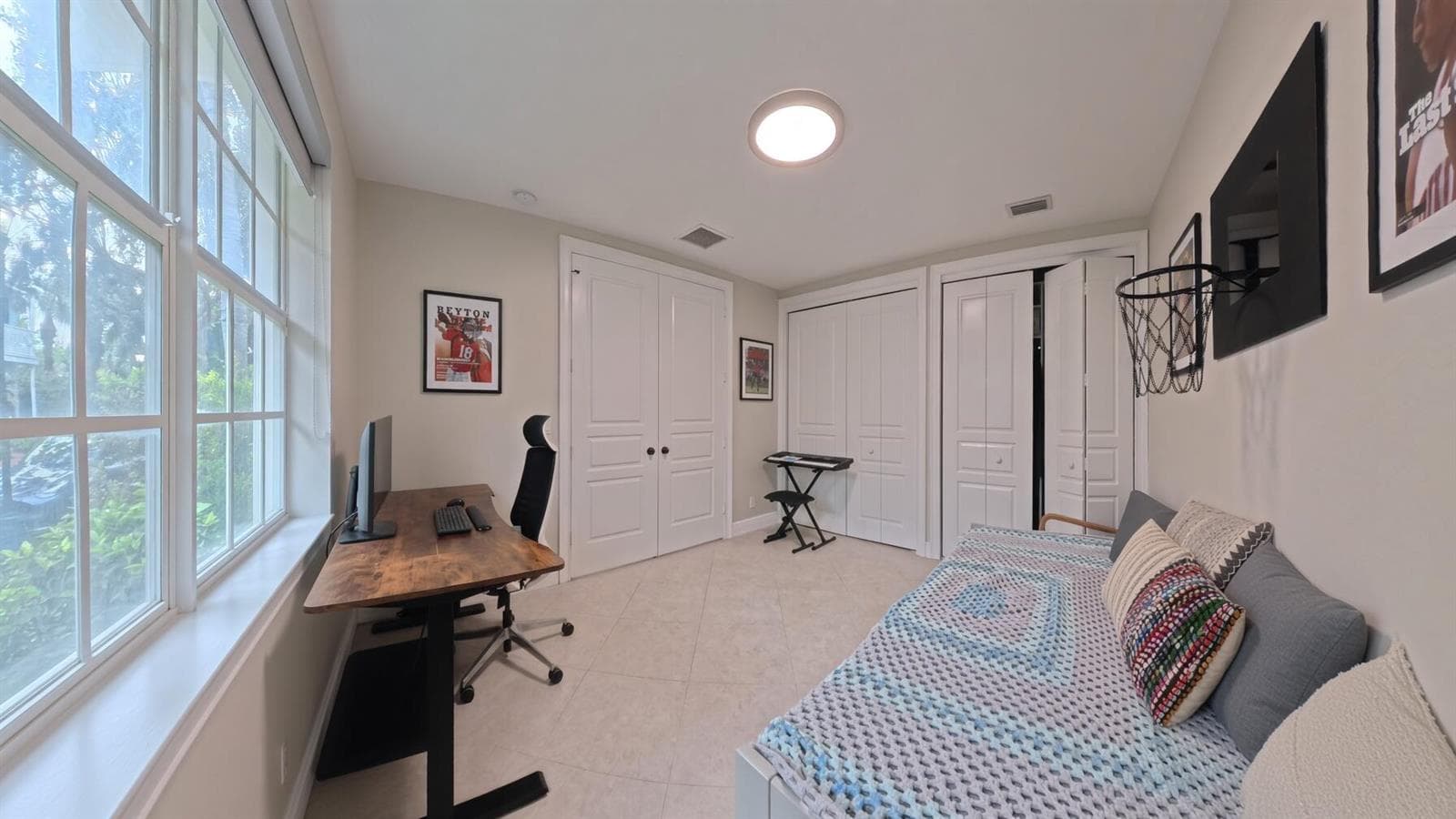 Ground floor bedroom/office