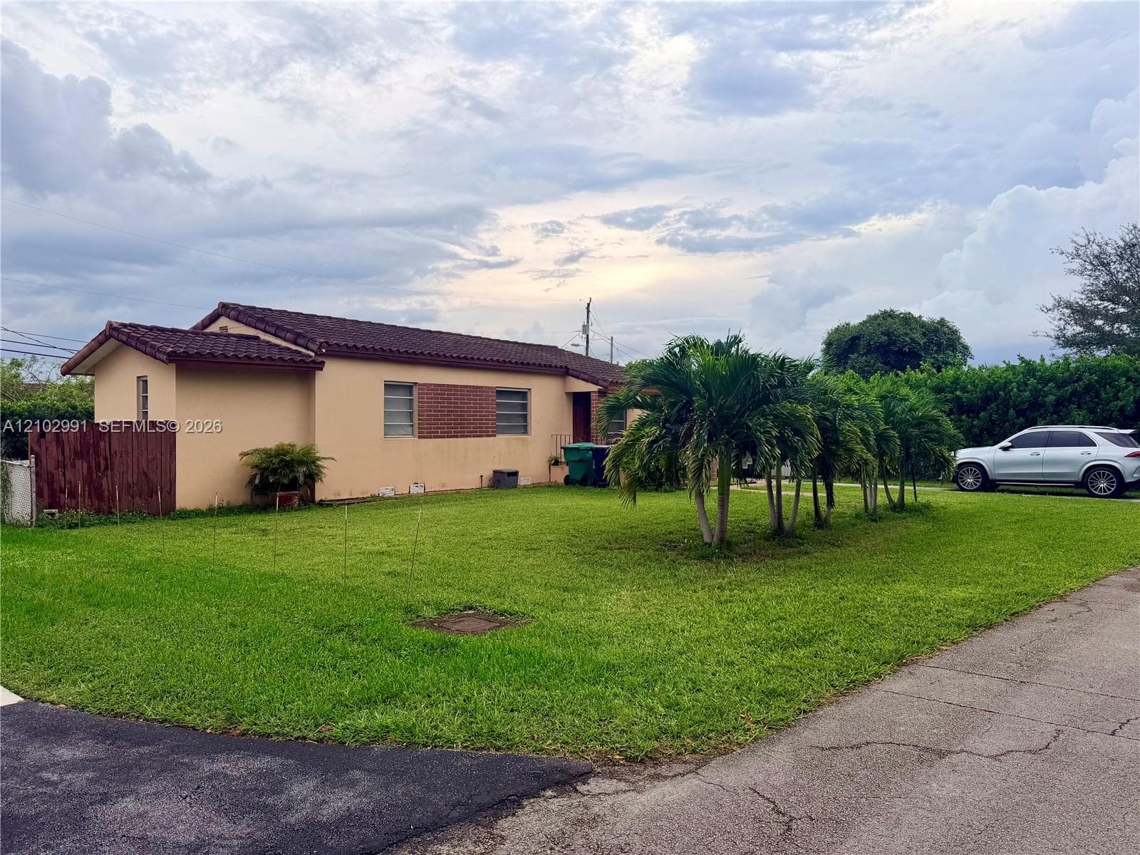 7400 SW 19th St photo 3