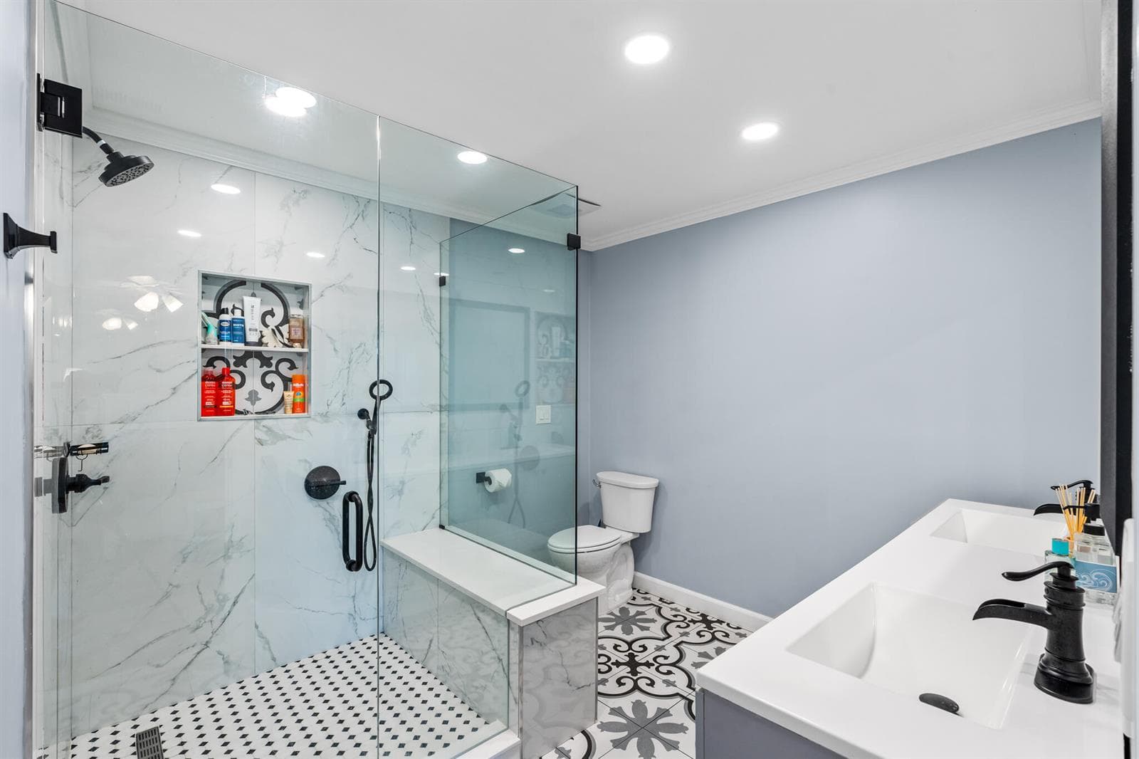 611 East Dr 23 Primary Bathroom