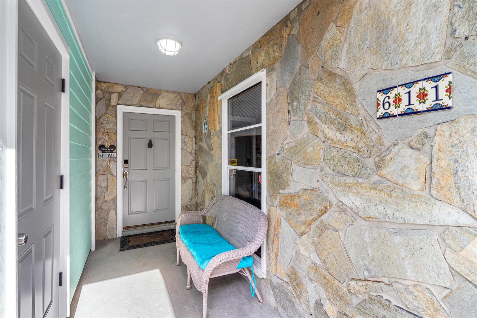 611 East Dr 2 Entrance