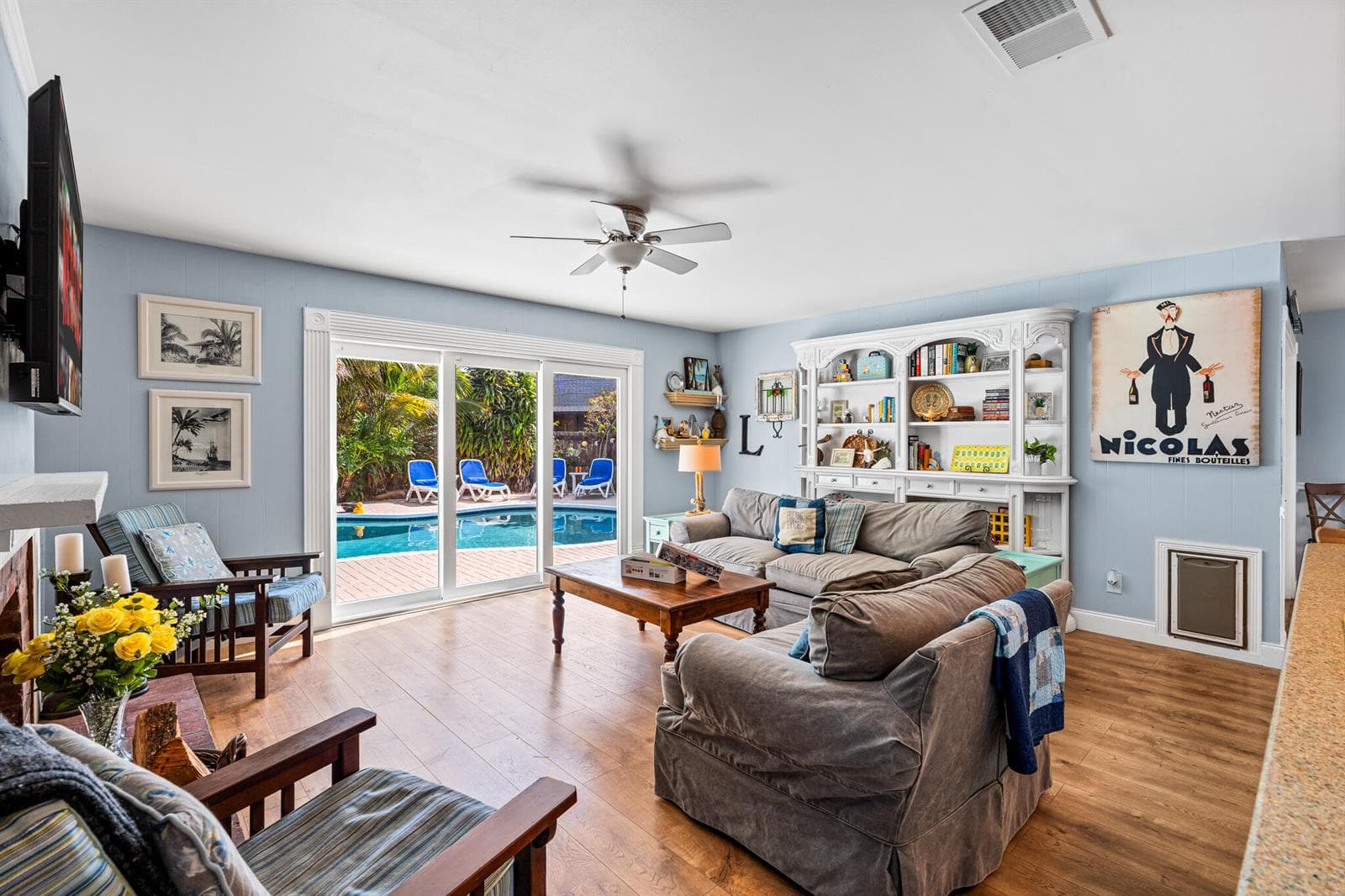 611 East Dr 6 Family Room