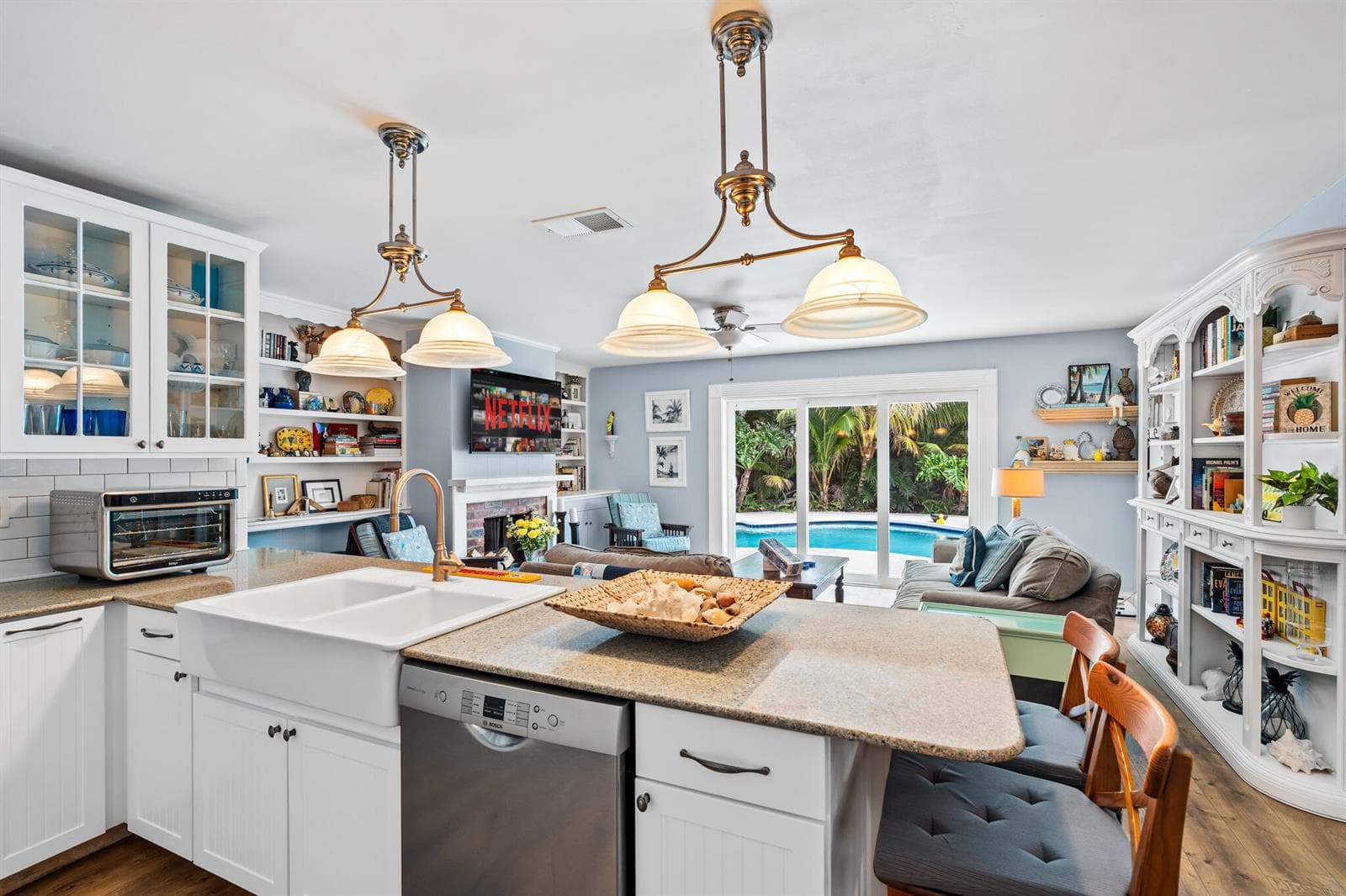 611 East Dr 13 Kitchen