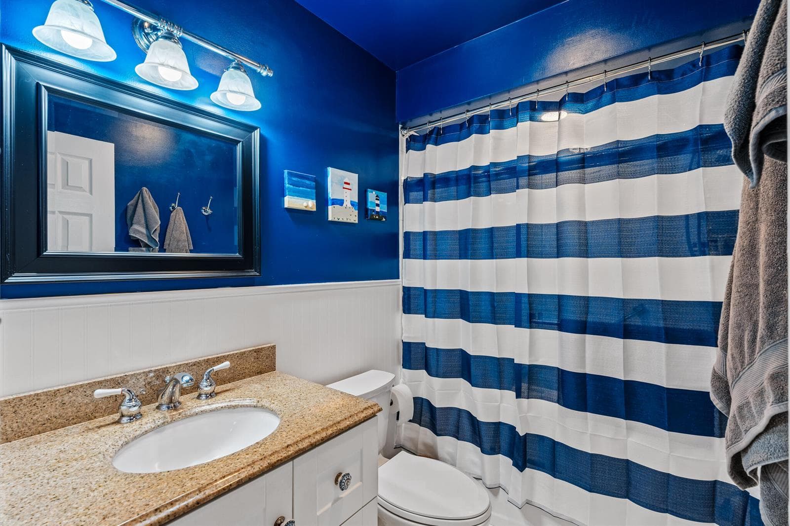 611 East Dr 26 Guest Bathroom