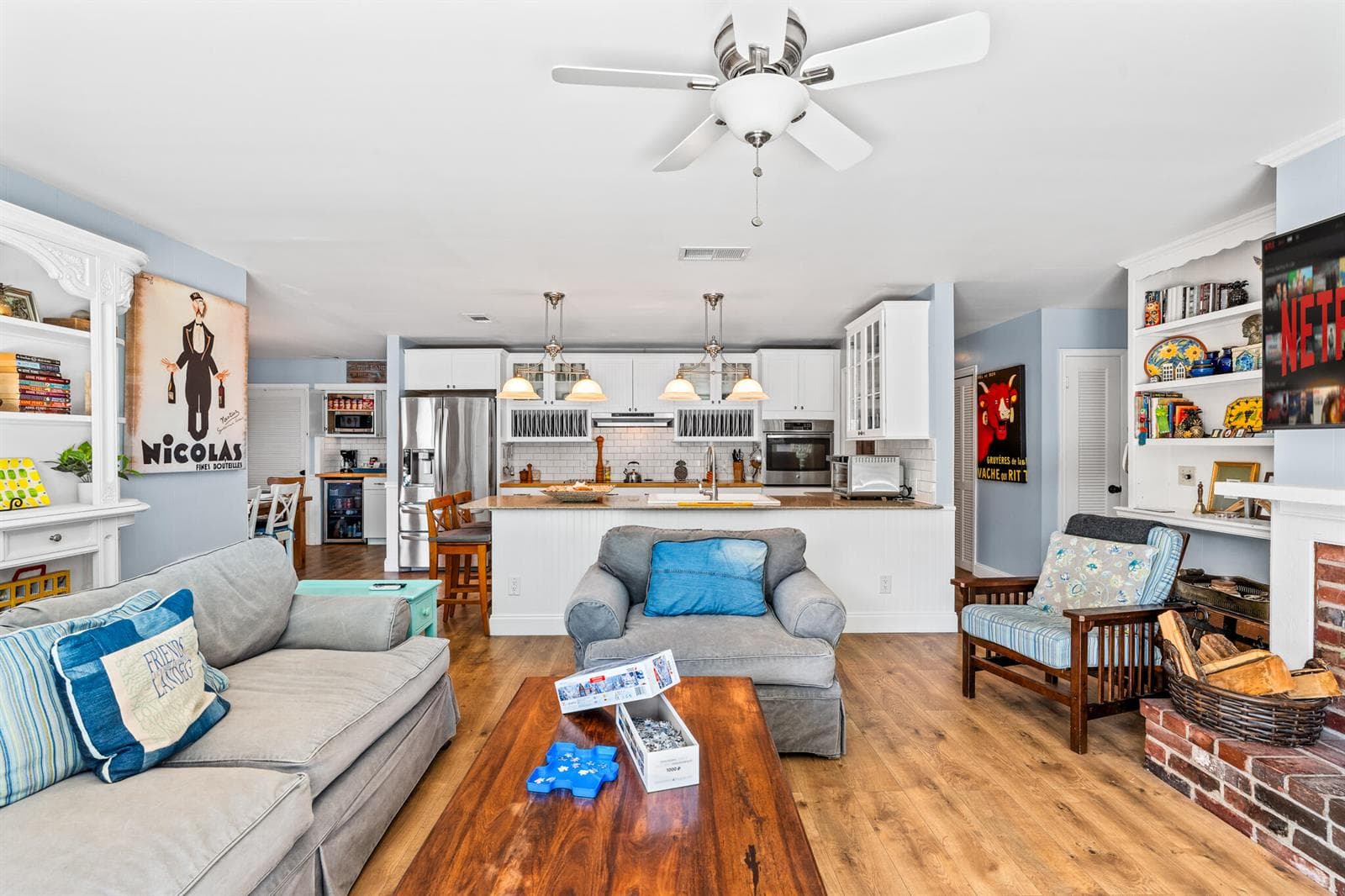611 East Dr 7 Family Room