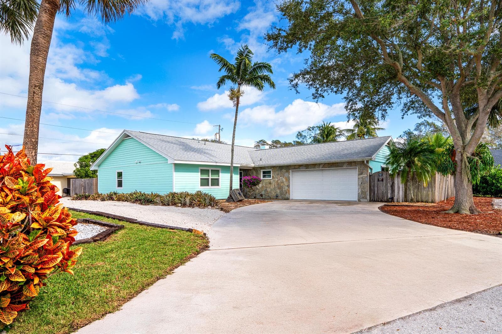 611 East Dr 1 Street View
