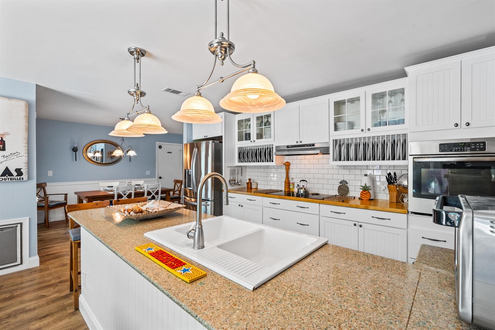 611 East Dr 10 Kitchen