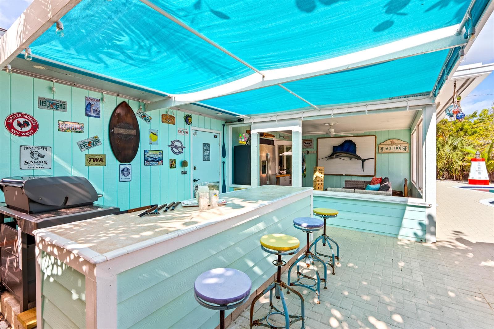 611 East Dr 33 Outdoor Kitchen