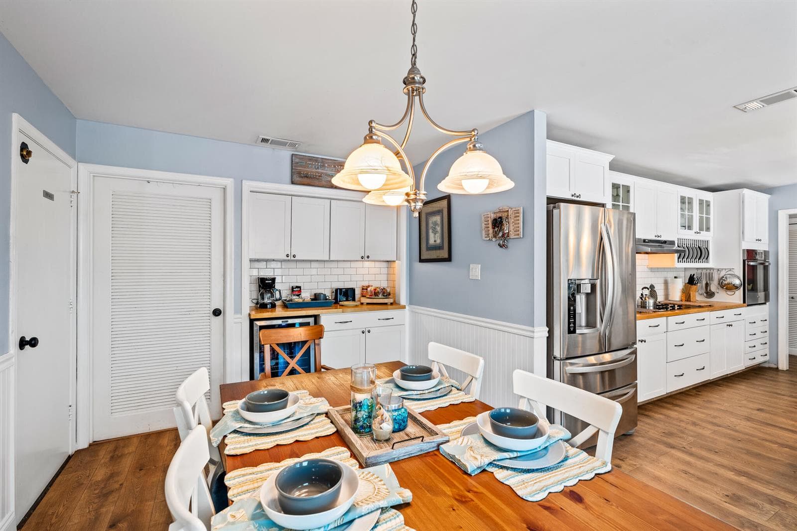 611 East Dr 18 Dining Room