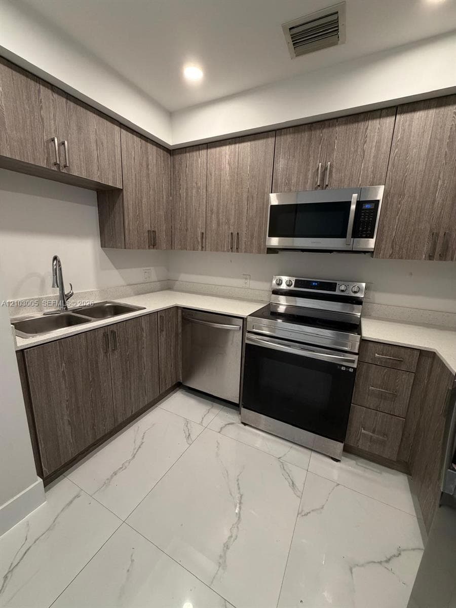 ISLANDS AT DORAL 1ST ADDI · #206 in Doral - Photo 4