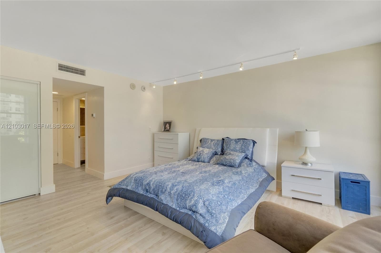 Second Bedroom / Segundo dormitorio