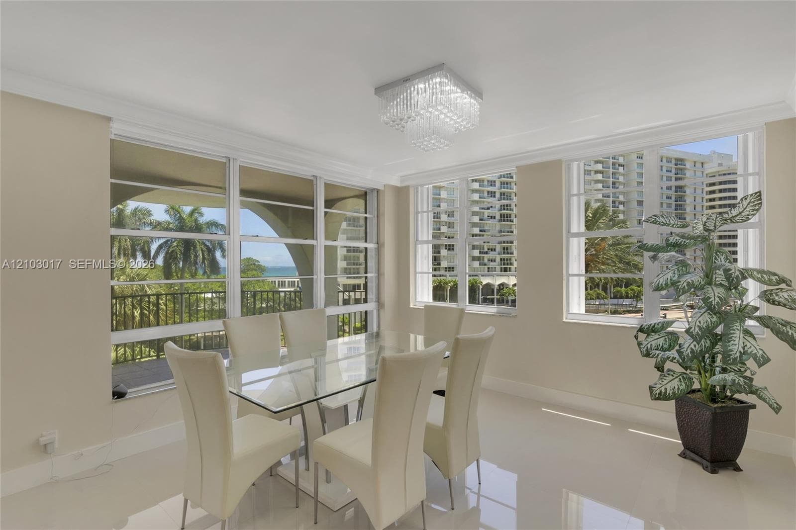 Dining Room / Comedor