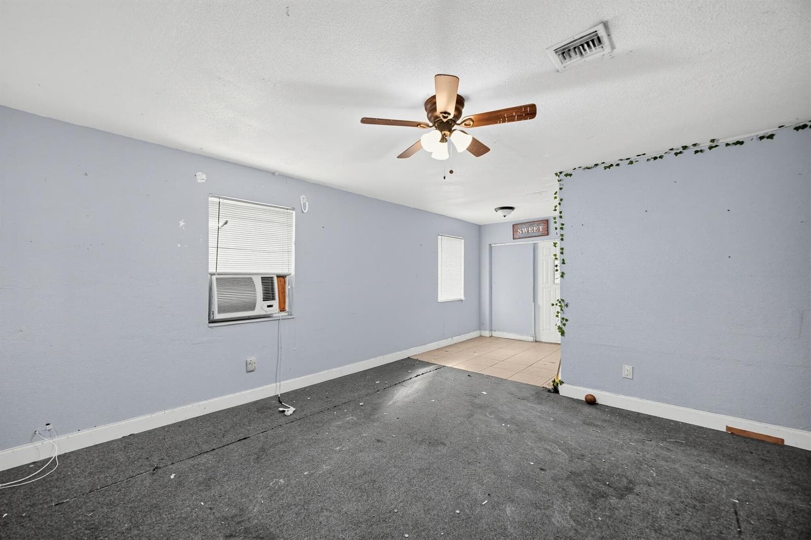 18_26438_SW_134th_Ave-Living_room-0323
